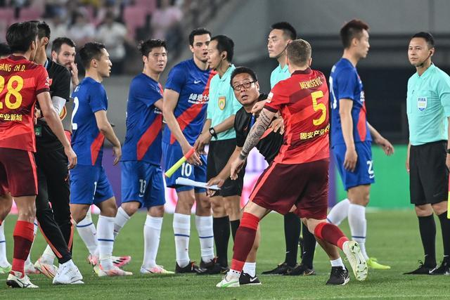 欧冠-萨拉赫+努涅斯进球 利物浦3-0完胜阿贾克斯
